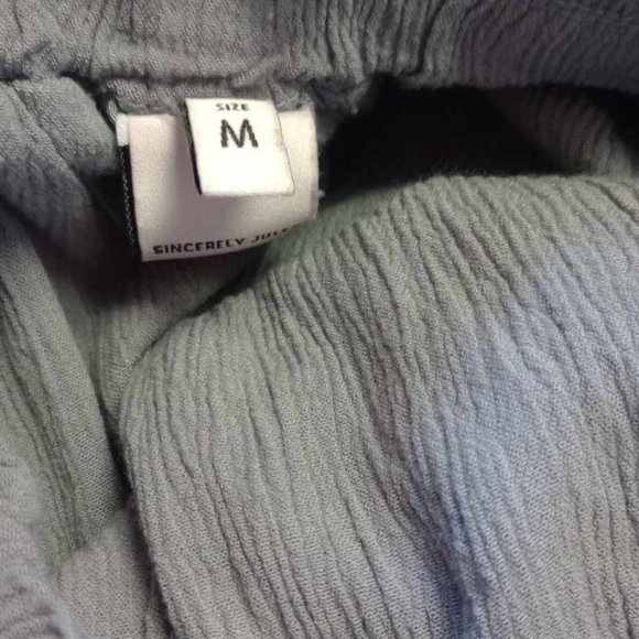 Sincerely Jules Olive Green Ruffle Shorts size medium - Picture 2 of 3